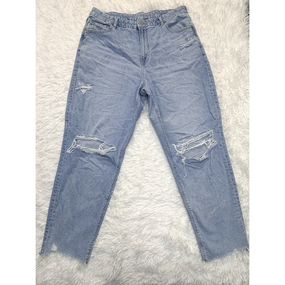 American Eagle Women's Strigid Distressed Ripped Mom Jeans Light Wash Size 18